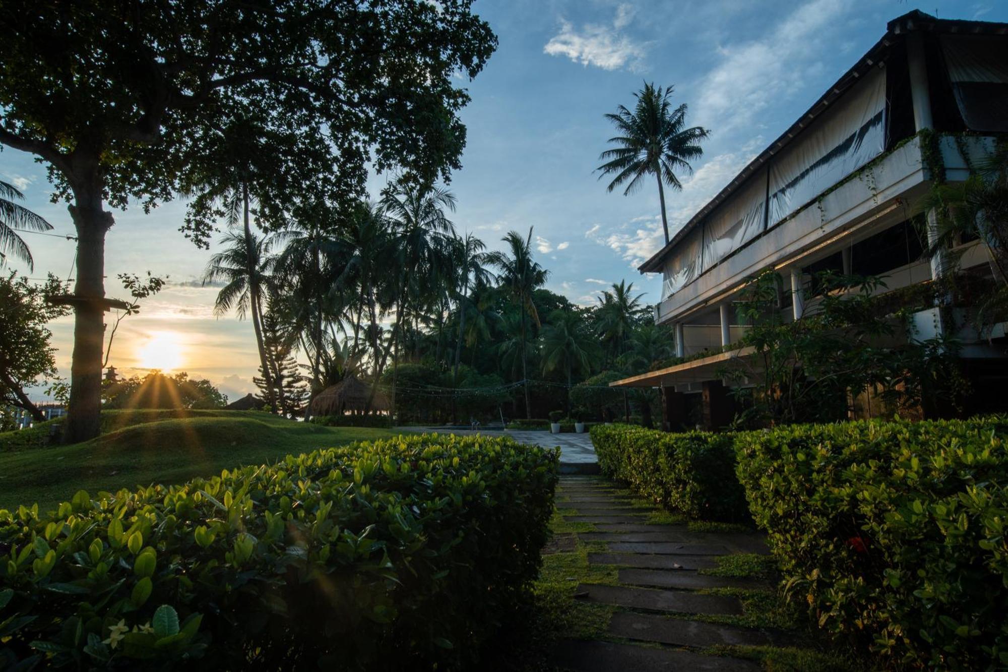 Turi Beach Resort Nongsa Exterior foto